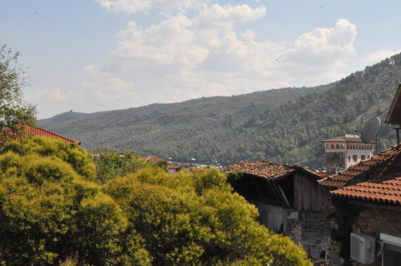 Timber Guest House Berat Esterno foto