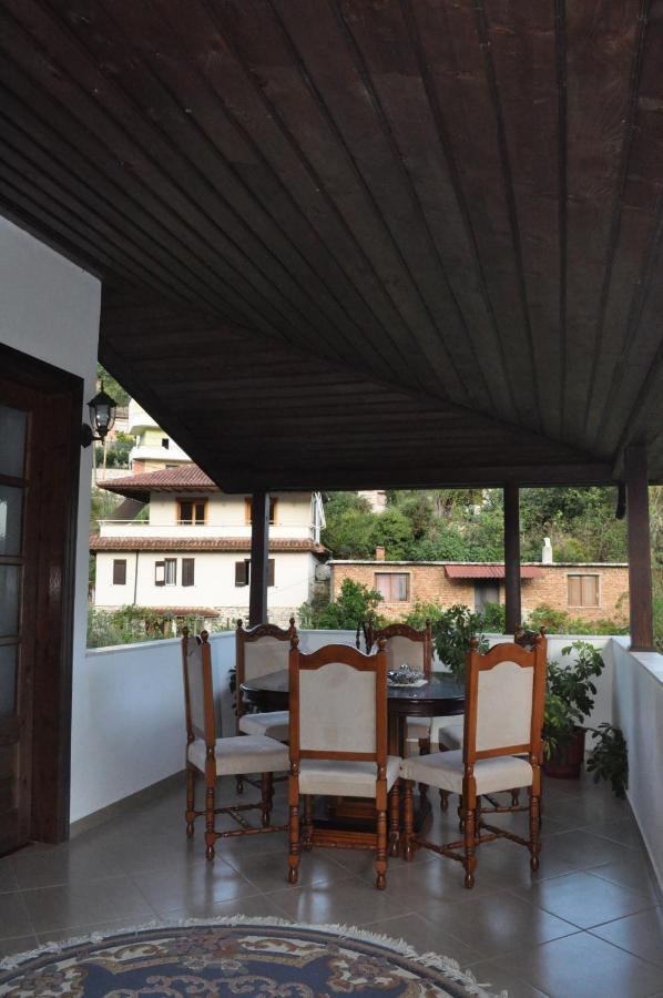 Timber Guest House Berat Esterno foto