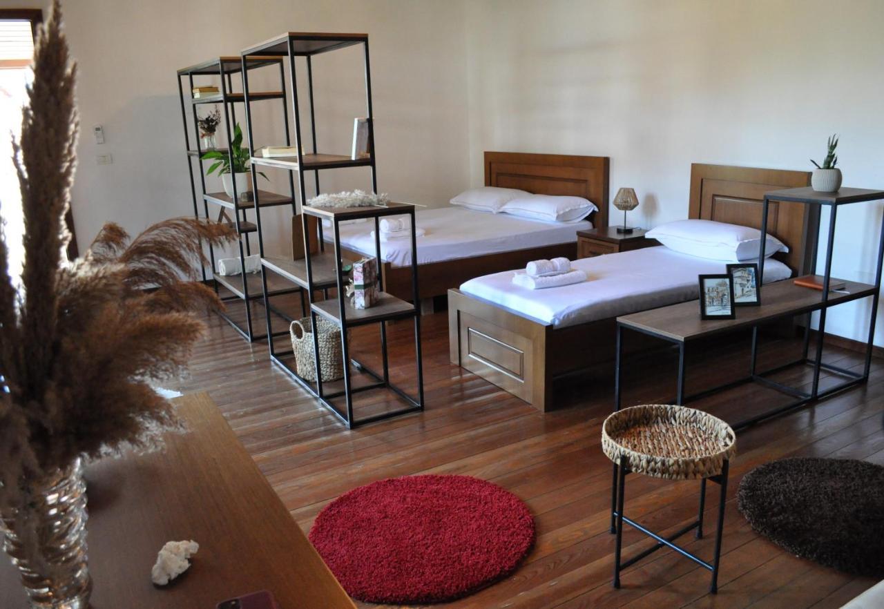 Timber Guest House Berat Esterno foto